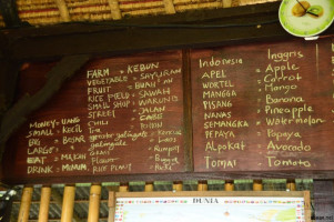 Индонезийско-английский словарь в кафе