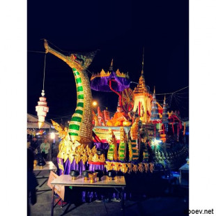 Конкурс храмовых лодок в Натоне